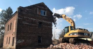 Демонтаж кирпичного дома Петергоф, цена от 2945 руб.