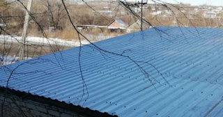 Демонтаж поликарбоната с крыши в Петергофе - услуги по доступной цене от 620 рублей