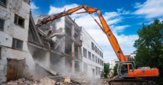Промышленный демонтаж зданий Петергоф, цена от 2945 руб.