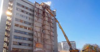 Демонтаж многоэтажного дома Петергоф, цена от 3668 руб.