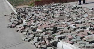 Демонтаж тротуарной плитки Петергоф, цена от 2945 руб.